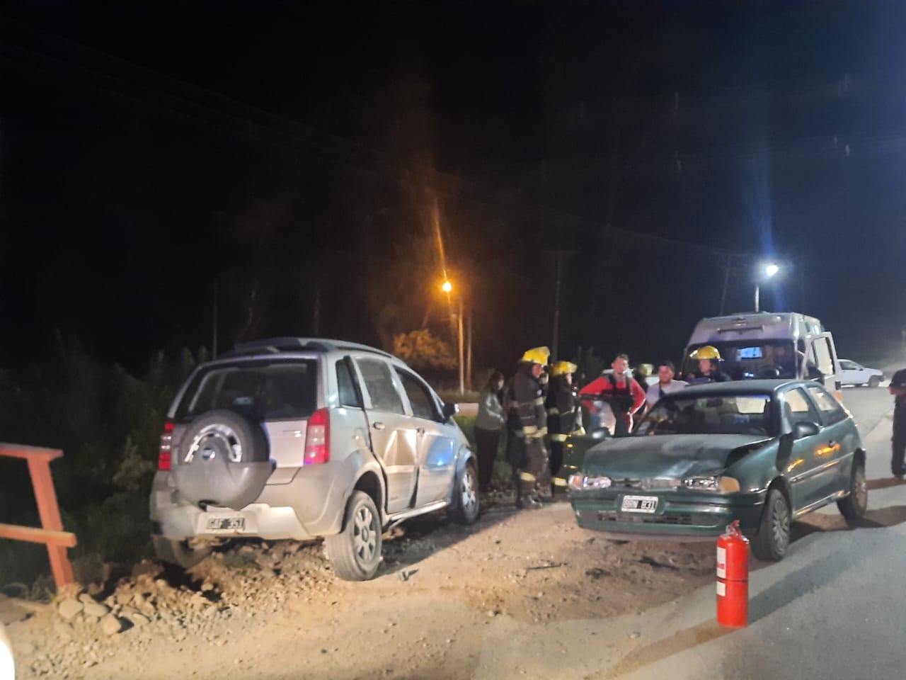 Choque sobre Ruta 40 en inmediaciones del Callejón de Torres, dos mujeres y una bebé fueron trasladadas al Hospital thumbnail